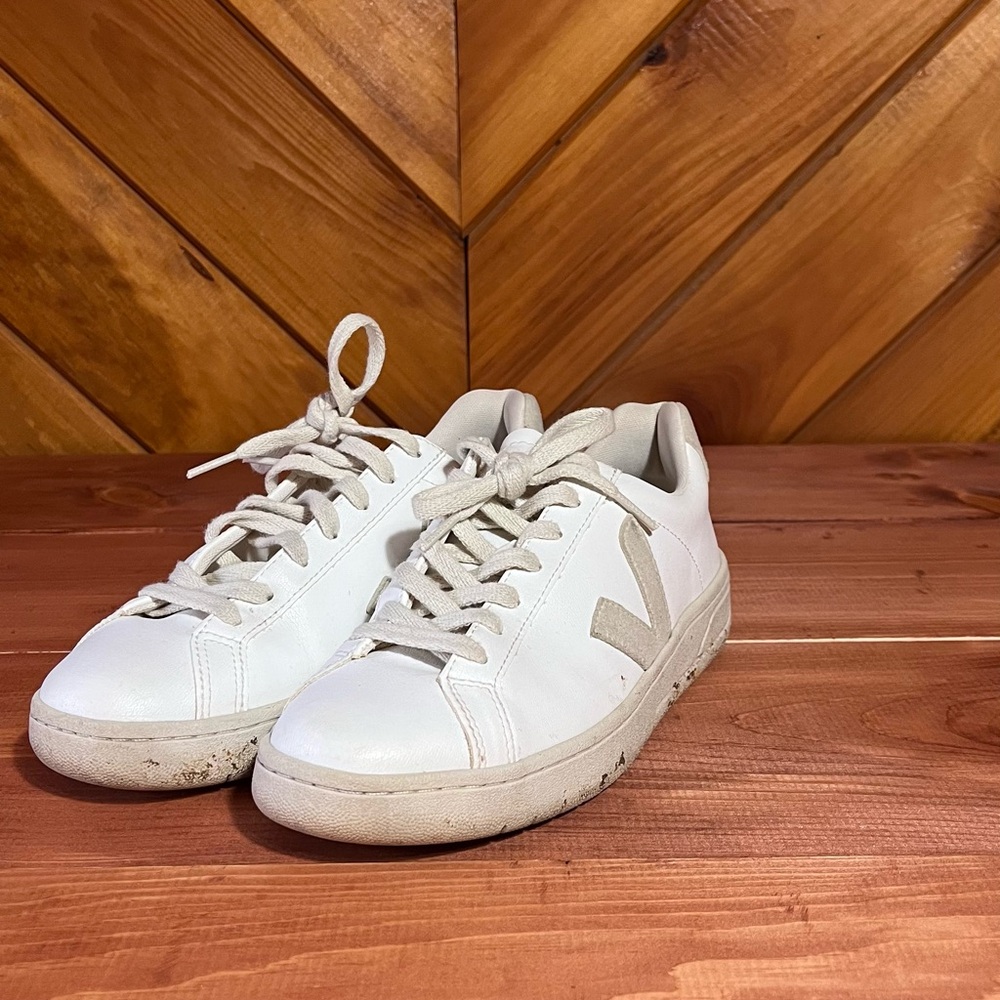 Veja White and Cream Women's Sneakers